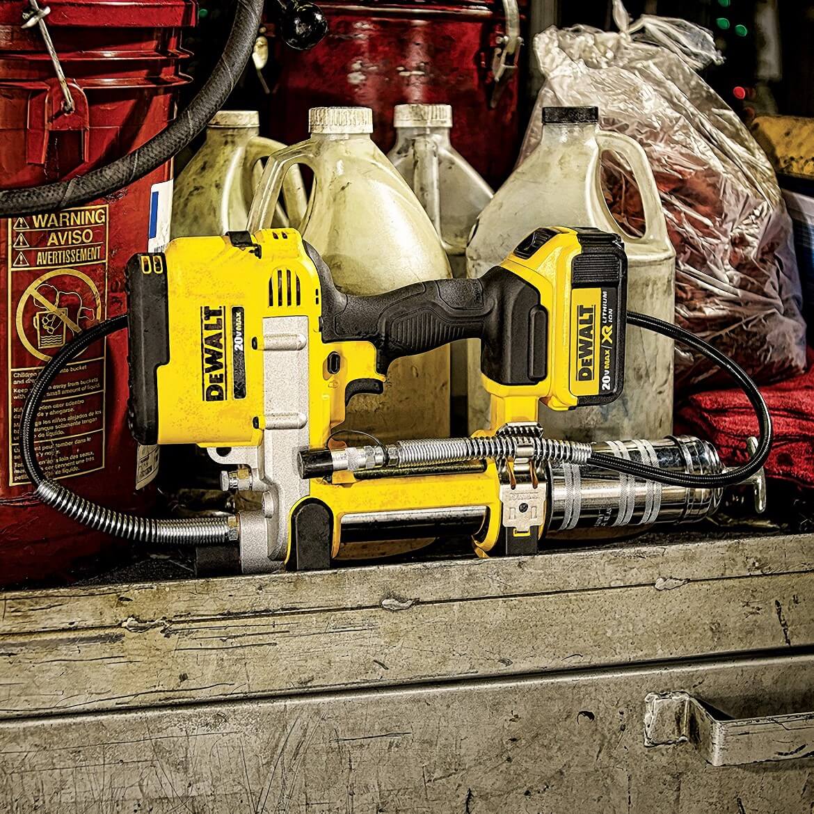 DeWALT DCGG571M1 20V MAX Lithium Ion Automatic 42 Grease Gun Tool Kit