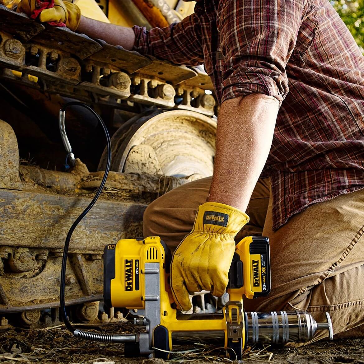 DeWALT DCGG571M1 20V MAX Lithium Ion Automatic 42 Grease Gun Tool Kit